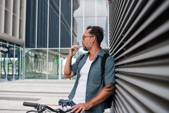 Electronic Liquid Ratgeber 2025 - Inhaltsstoffe, Sicherheit und die besten Sorten zum Vaping